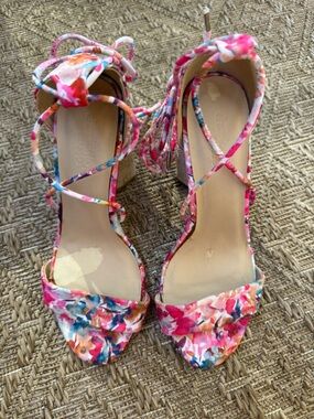 Charlotte Russe Pink Multi Floral Lace-Up Sandals size 6